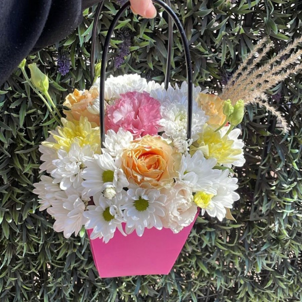 Композиция в коробке «Весеннее пробуждение»  в Саках