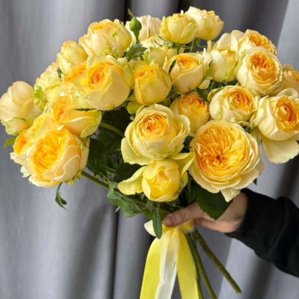 Букет 7 желтых роз в Саках