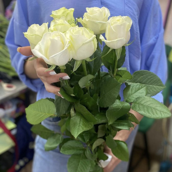 Букет 7 белых роз в Саках