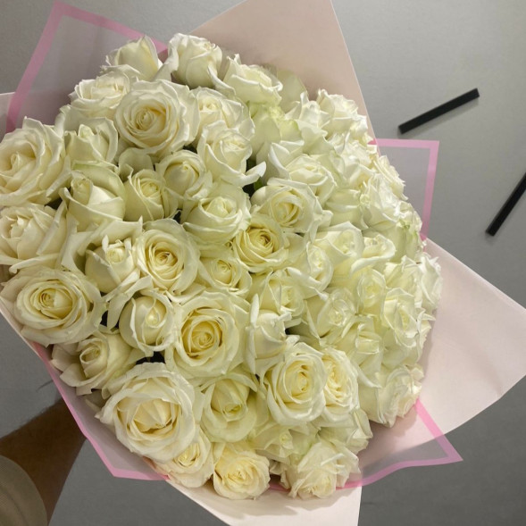 75 белых роз  в Саках