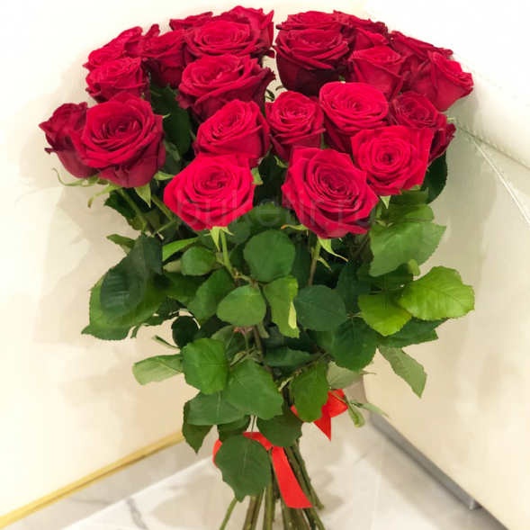 21 красная роза, лента в Саках