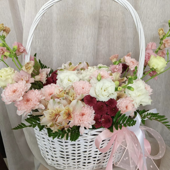 Композиция в корзине «Симпатичная лодочка» в Саках