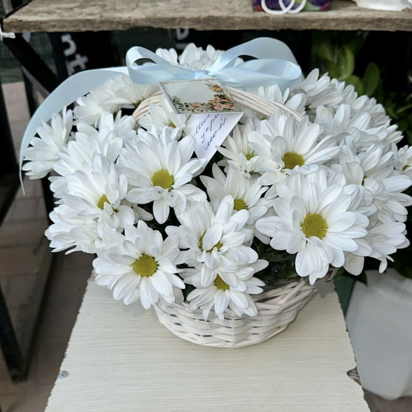 Композиция  «Хризантемы в корзине» в Саках