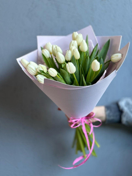 21 белый тюльпан в Саках