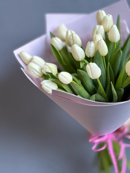 21 белый тюльпан в Саках