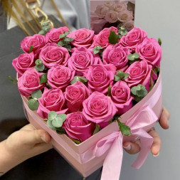 Розы в коробке «Сердце»