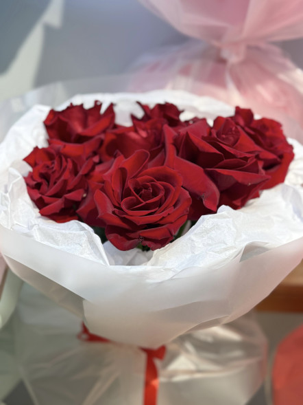 Букет из 5 французских роз в Саках