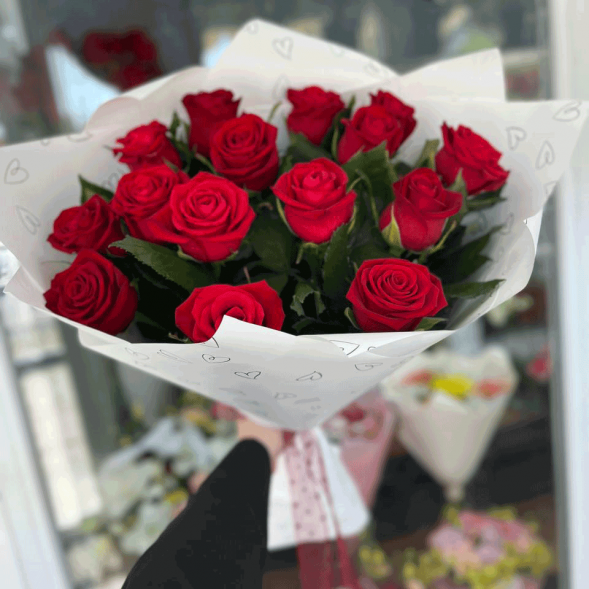 Букет 15 красных роз в Саках