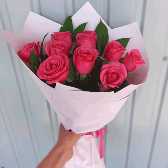 Букет 11 розовых роз в Саках