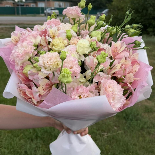 Букет из альстромерий и эустом Зефирное настроение в Саках