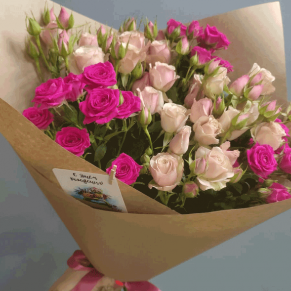 Букет 7 нежных кустовых роз микс в Саках