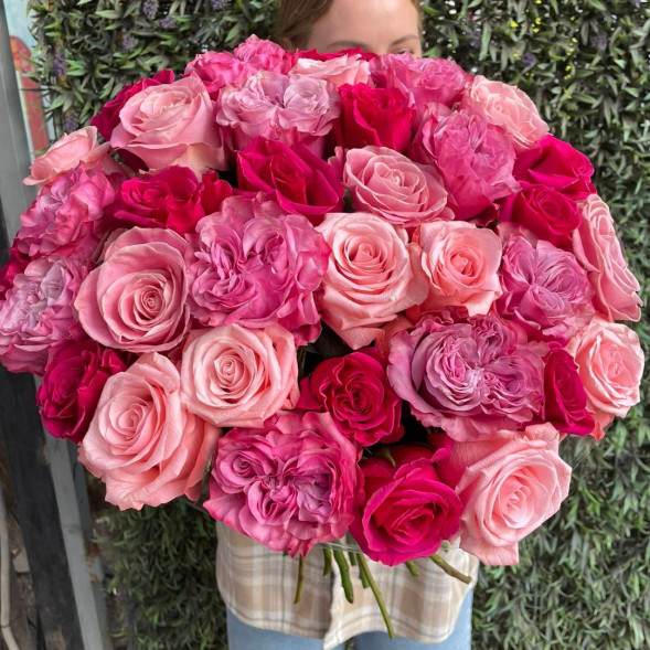 Букет 35 розовых роз в Саках