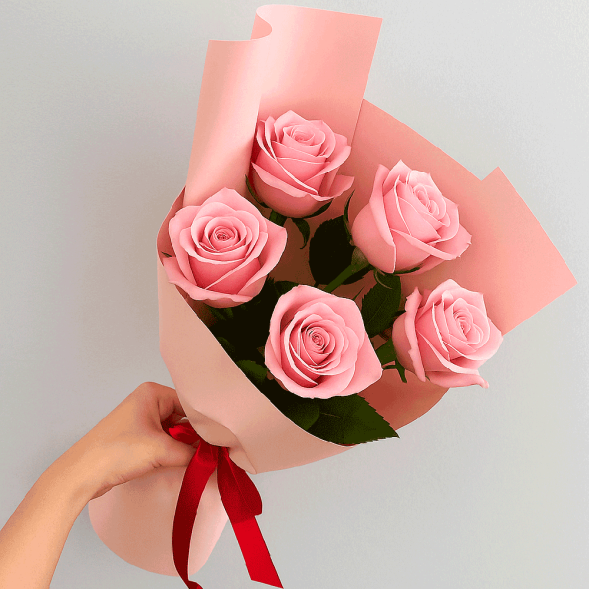 Стильный букет 5 розовых роз в Саках