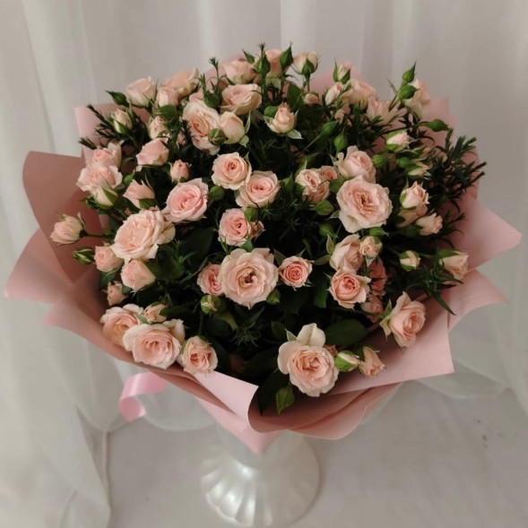 Букет из кустовых роз «Крем-брюле»  в Саках