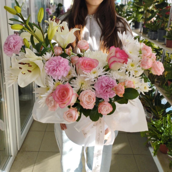 Композиция в коробке «Белый вальс»  в Саках