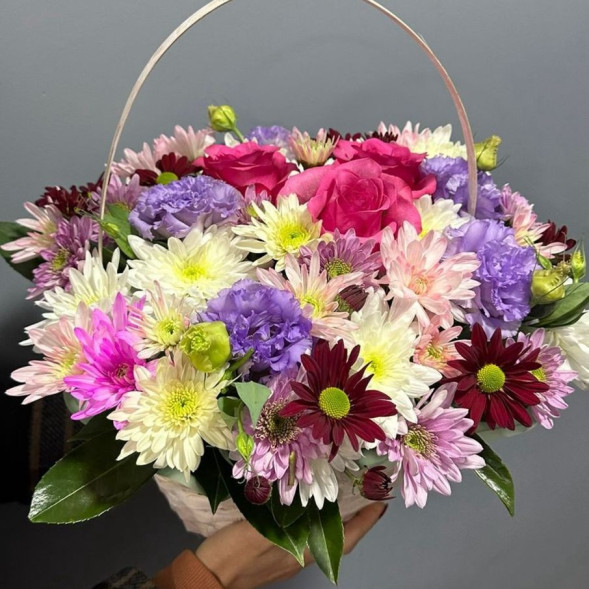 Композиция в корзине «Палитра нежности» в Саках